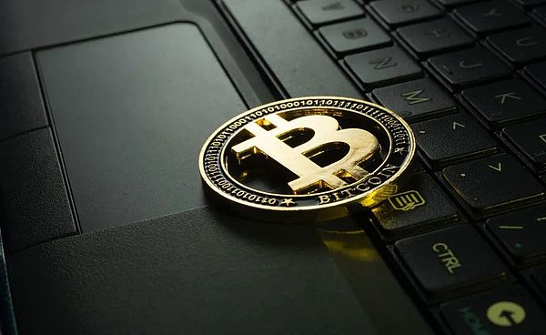 比特币站在十字路口：一场风暴正在酝酿